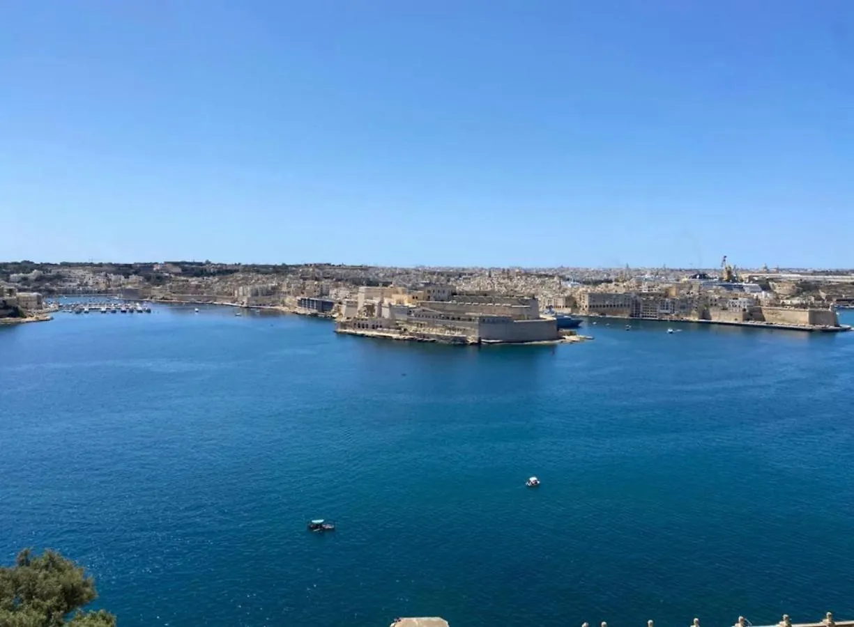 Superb 3 Bedroom Apartment In Valletta contacts