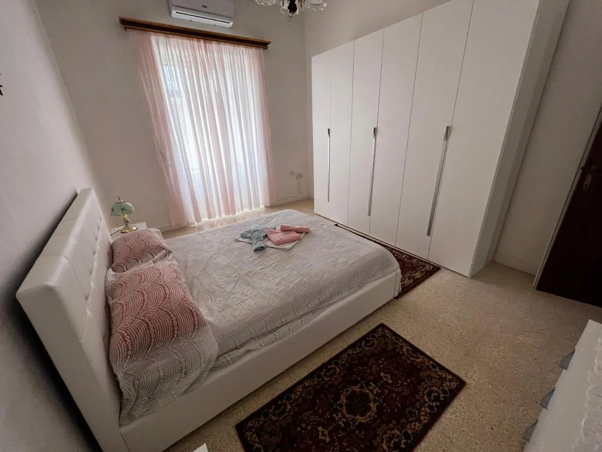 Superb 3 Bedroom Apartment In Валетта
