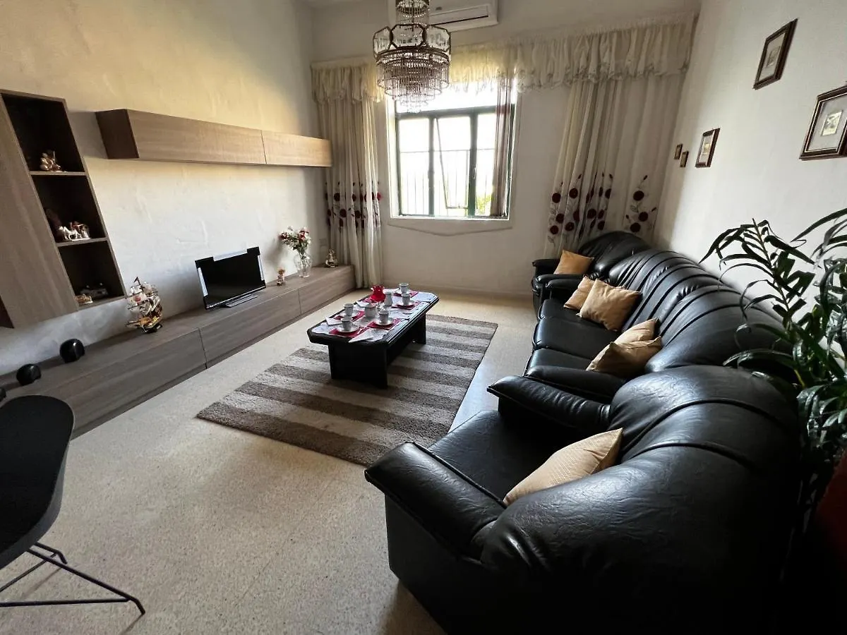 Superb 3 Bedroom Apartment In Валетта